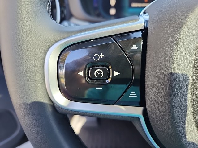 Vehicle image 17 of 26