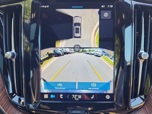 Vehicle image 17 of 26