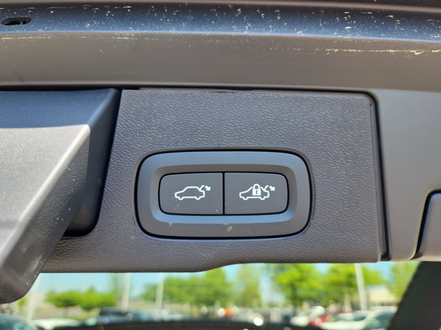 Vehicle image 8 of 26