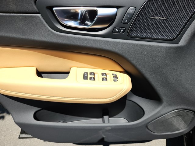 Vehicle image 19 of 26