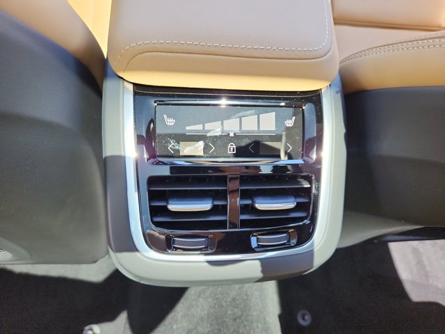 Vehicle image 22 of 26