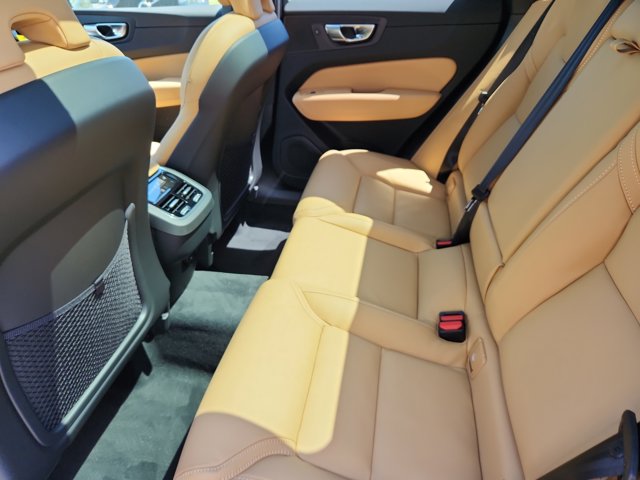 Vehicle image 21 of 26