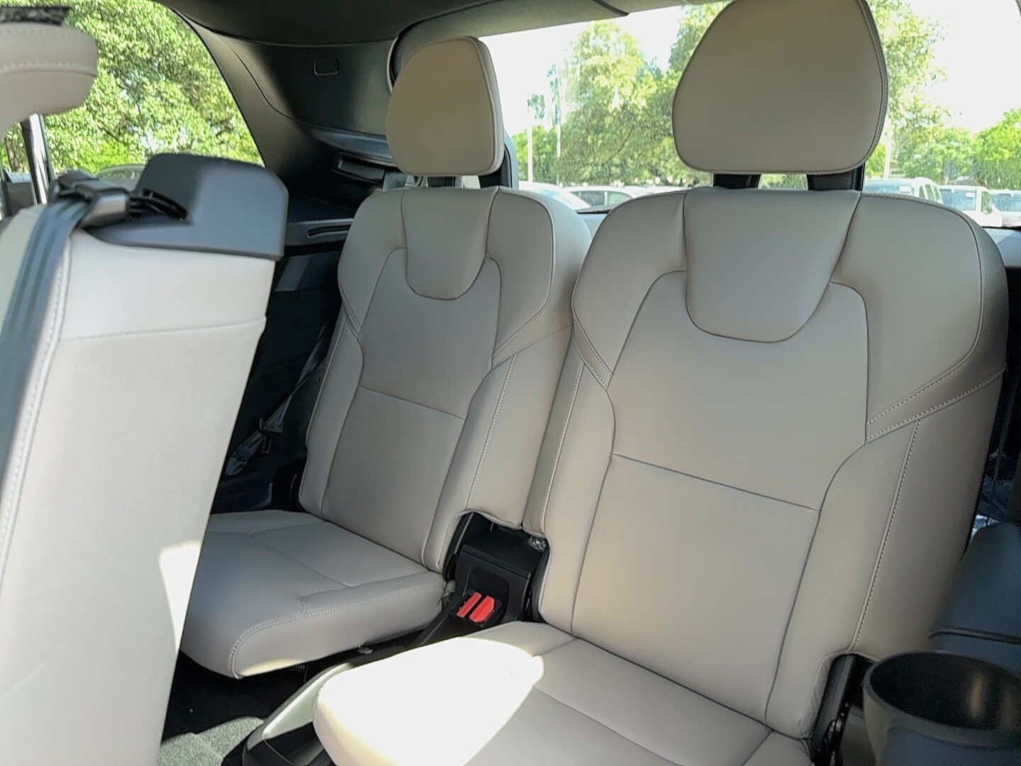 Vehicle image 17 of 24