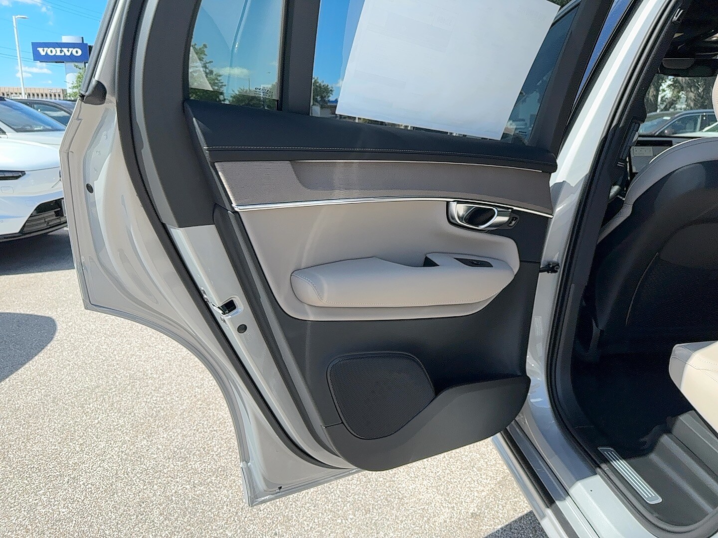 Vehicle image 15 of 24