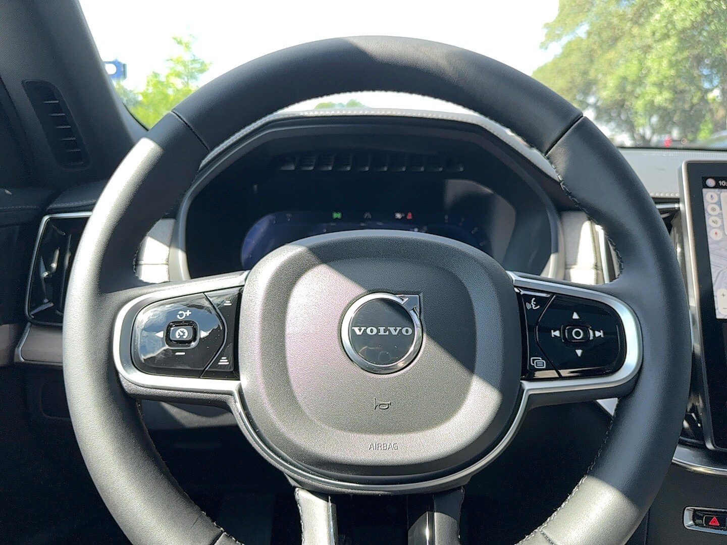 Vehicle image 22 of 24