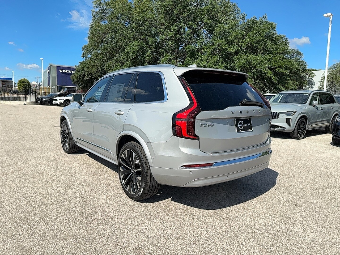 Vehicle image 7 of 24