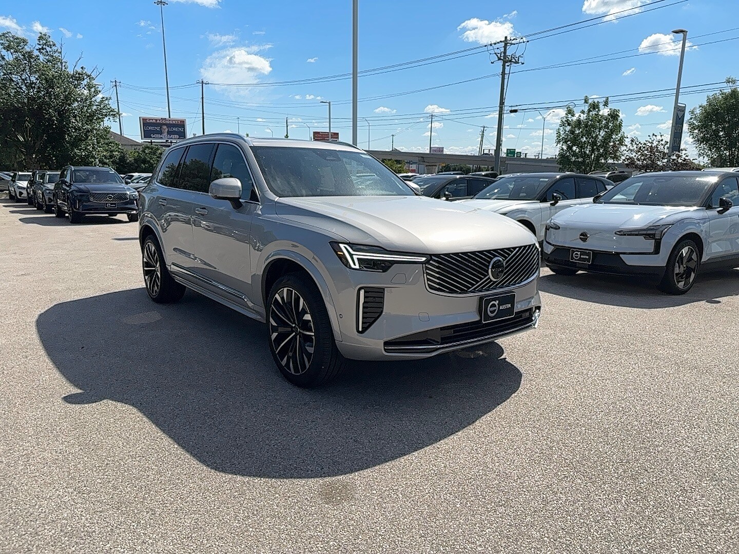Vehicle image 4 of 24