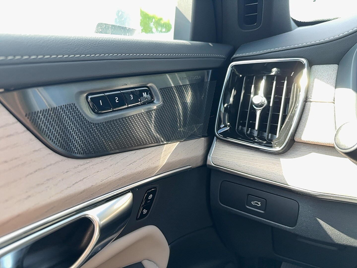 Vehicle image 20 of 24