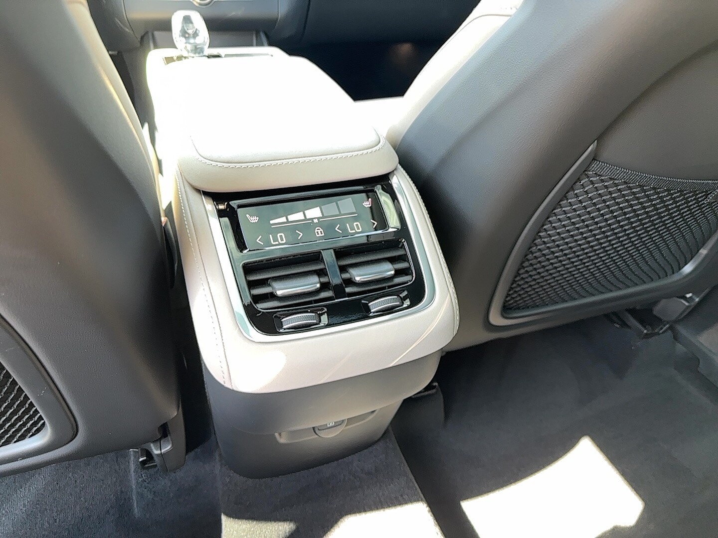 Vehicle image 18 of 24