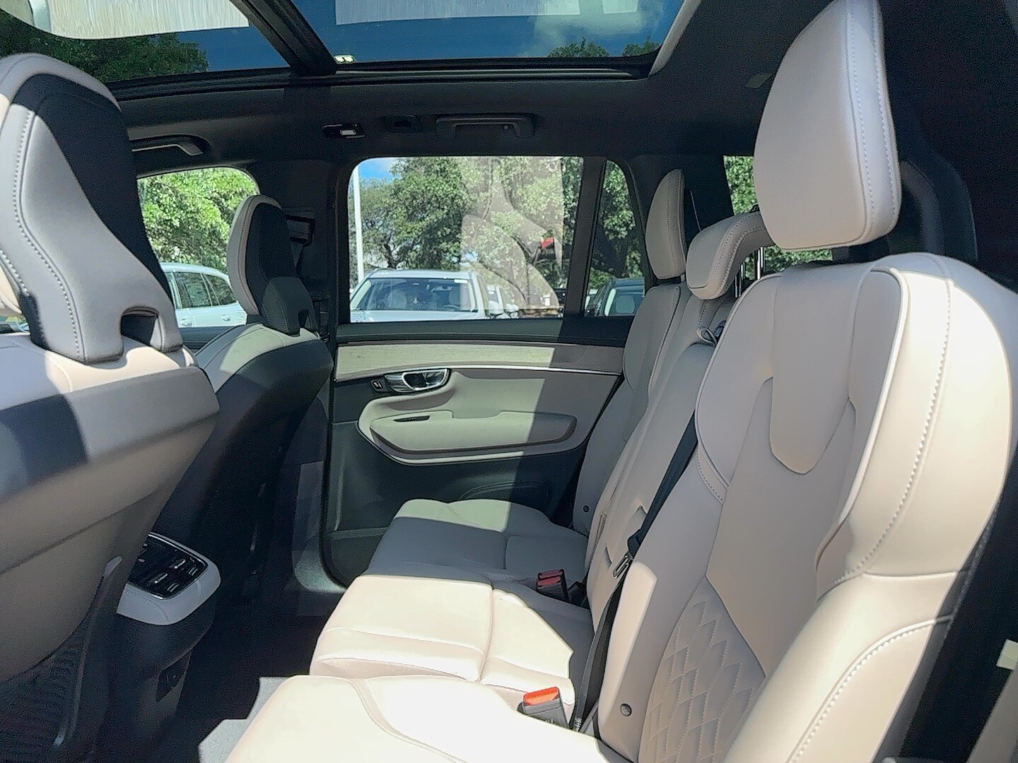 Vehicle image 16 of 24