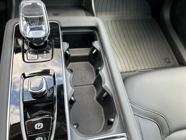 Vehicle image 40 of 77