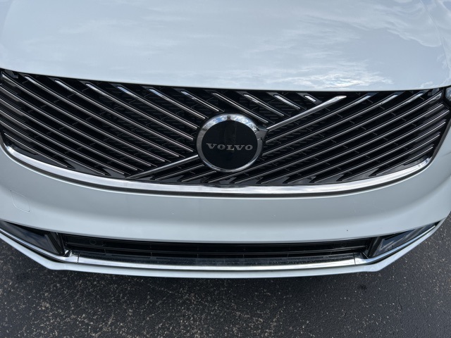 Vehicle image 11 of 77
