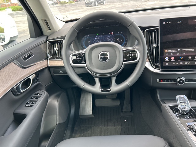 Vehicle image 28 of 77
