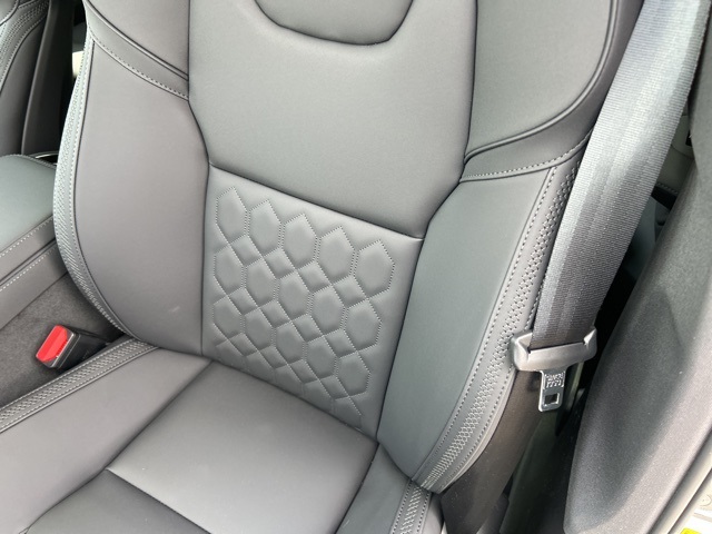 Vehicle image 24 of 77