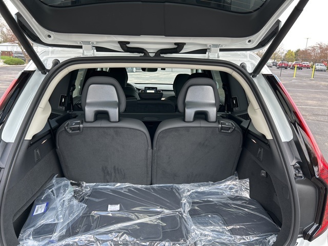 Vehicle image 16 of 77