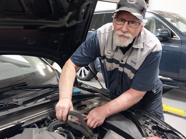 Vehicle image 76 of 77