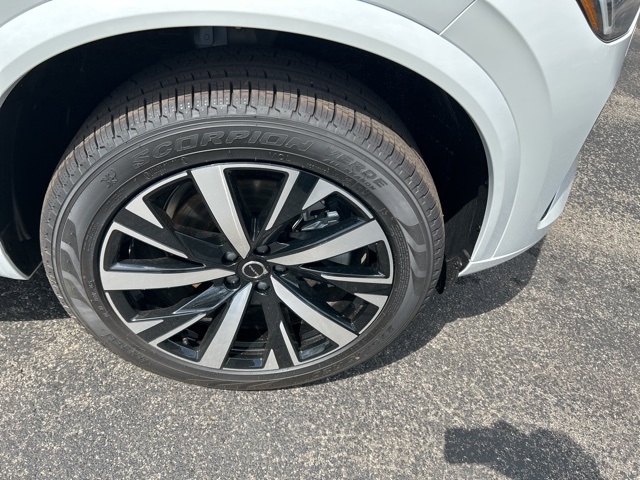 Vehicle image 18 of 77