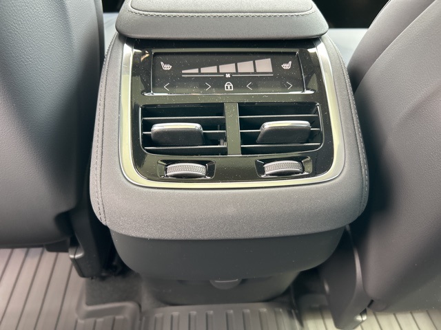 Vehicle image 38 of 77