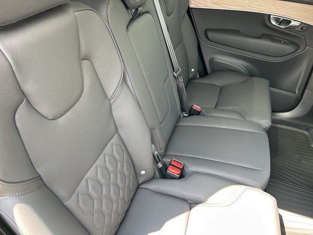 Vehicle image 34 of 77