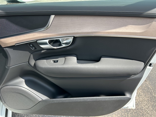 Vehicle image 30 of 77