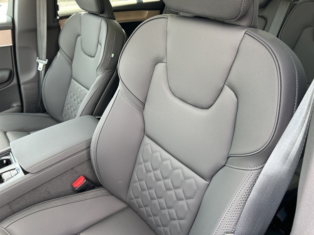 Vehicle image 23 of 77