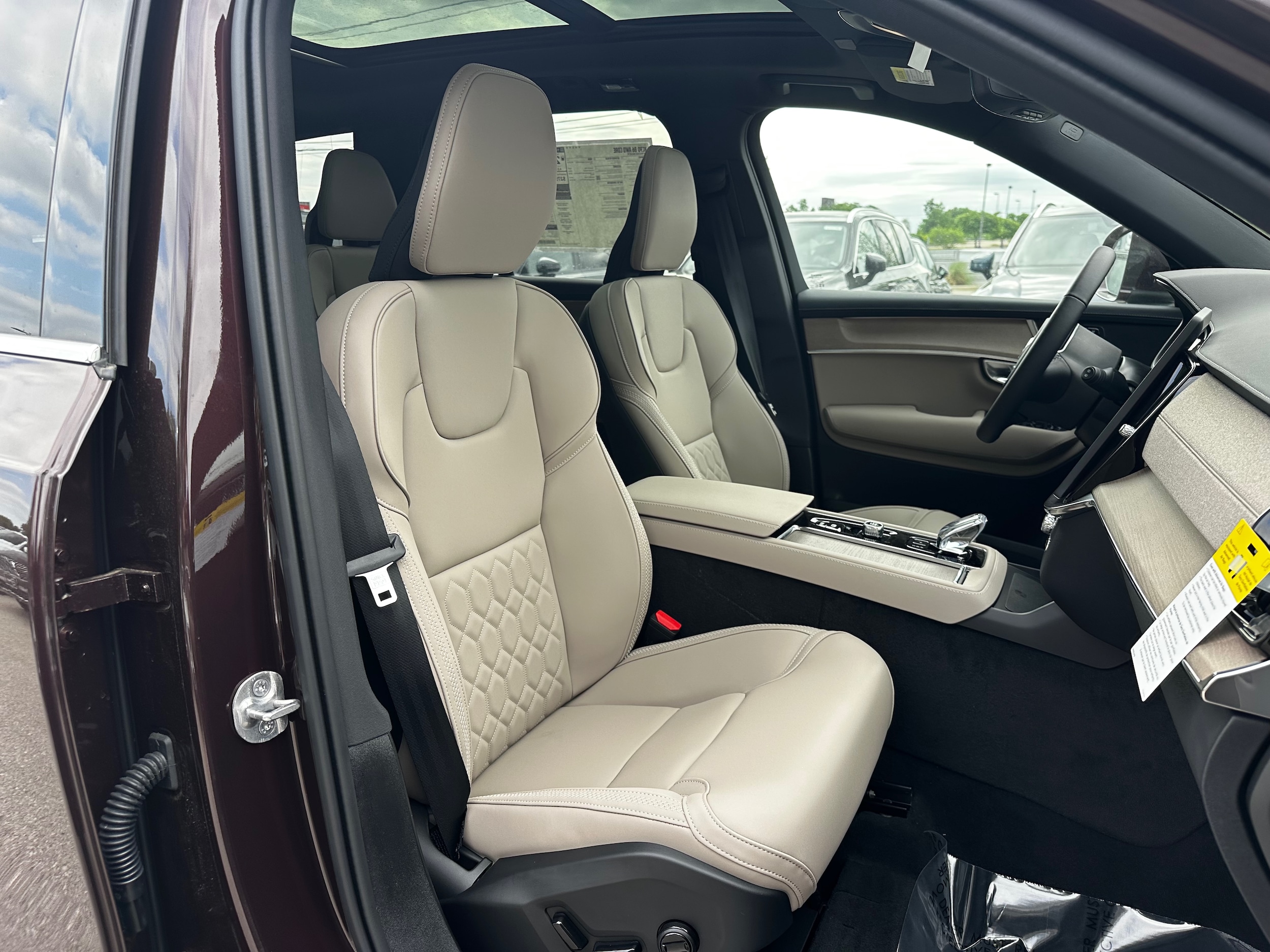 Vehicle image 8 of 14