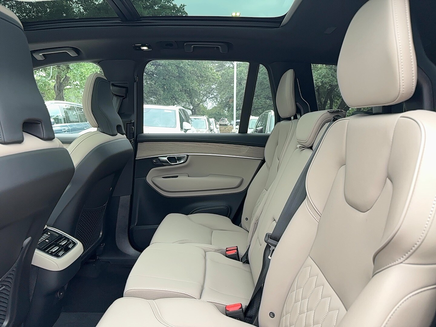 Vehicle image 16 of 26