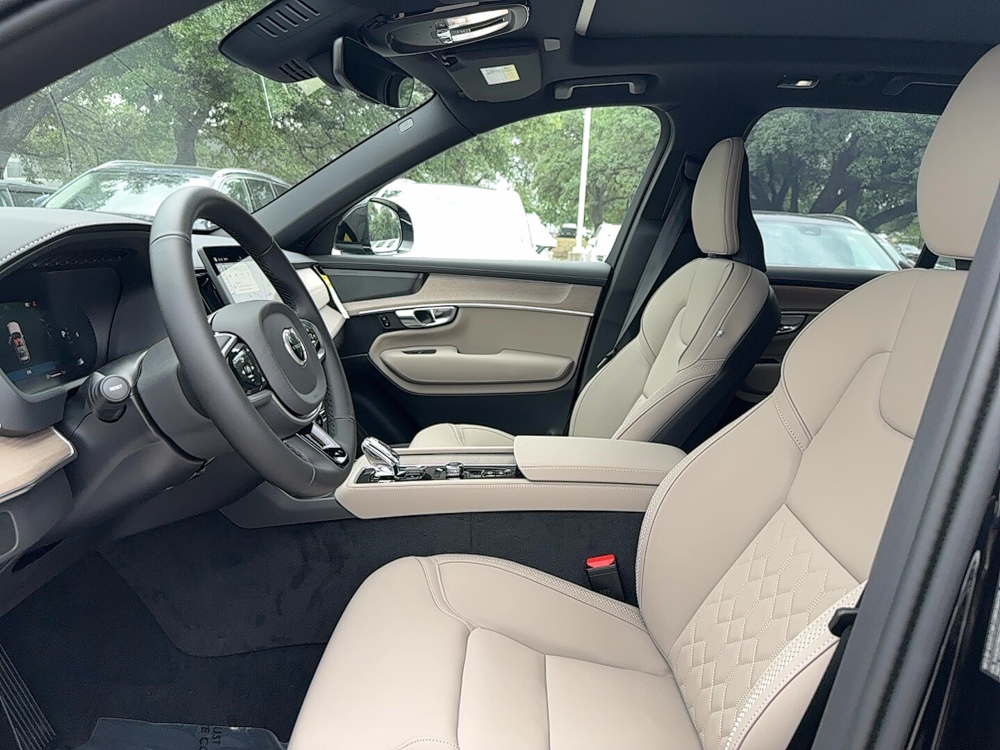 Vehicle image 13 of 26