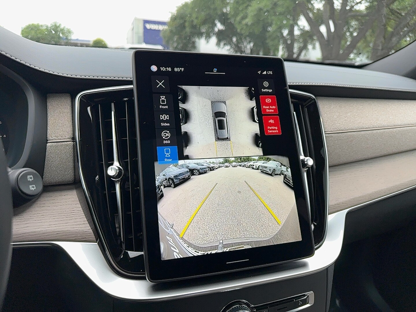 Vehicle image 24 of 26