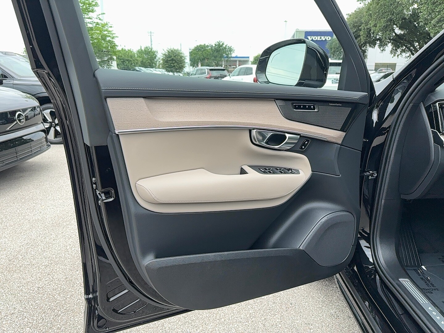 Vehicle image 11 of 26