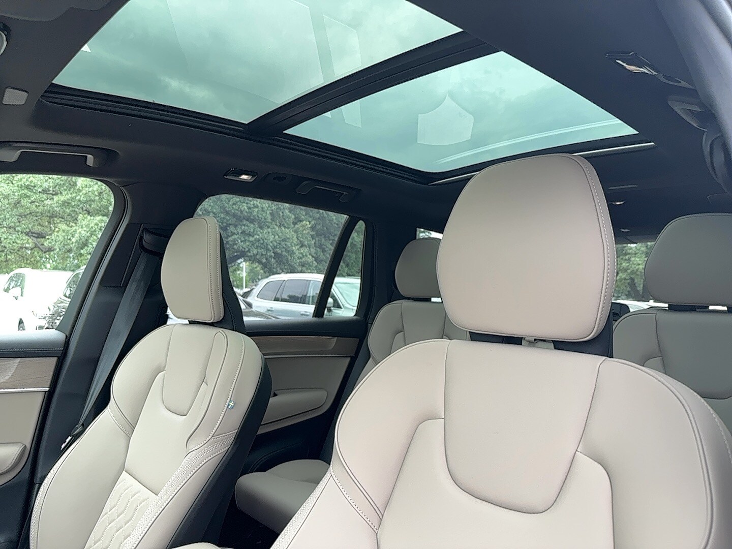Vehicle image 14 of 26