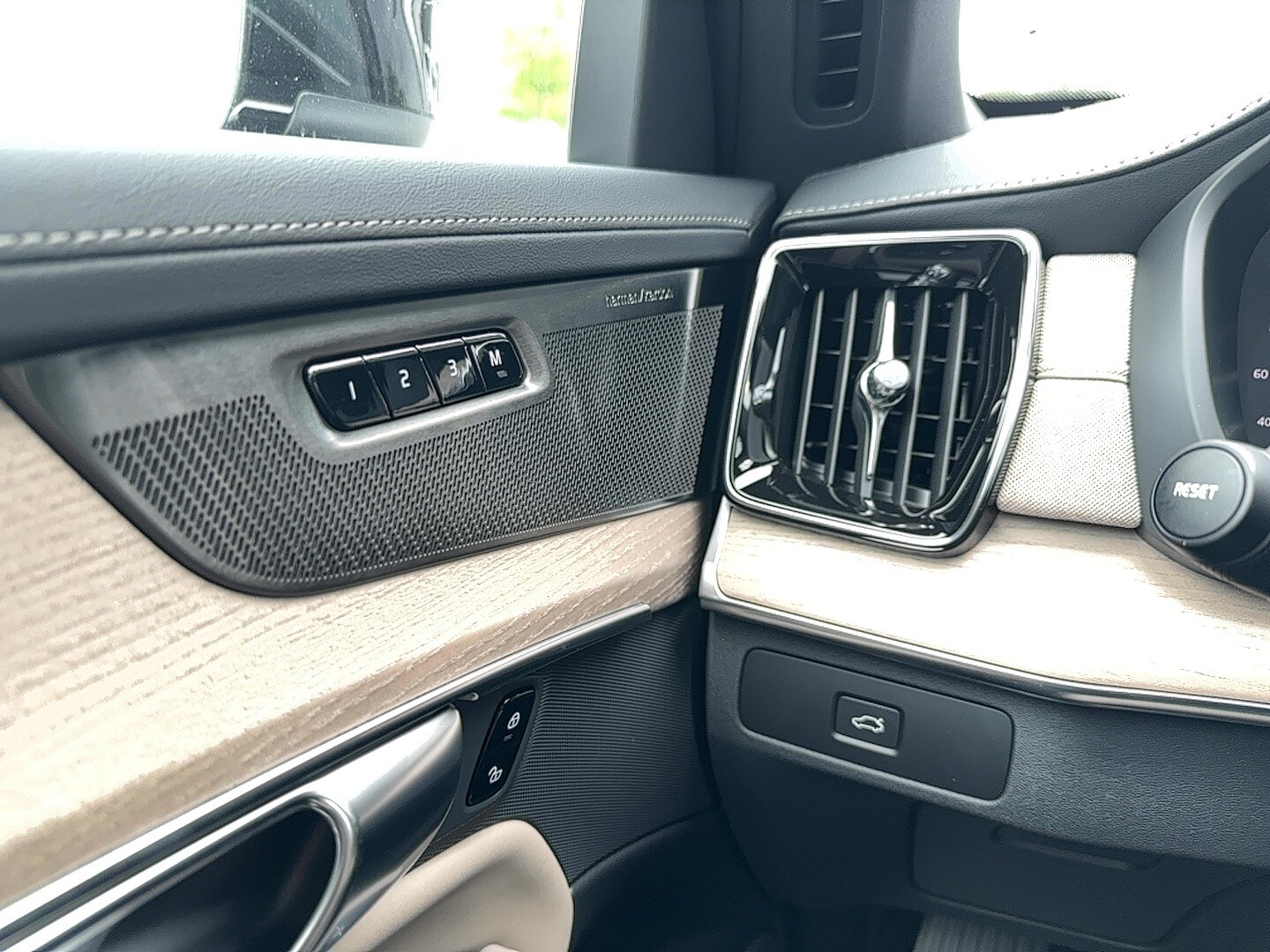Vehicle image 20 of 26