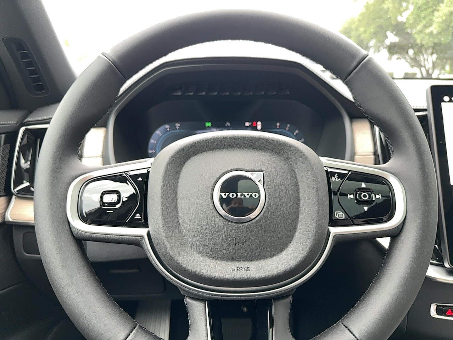 Vehicle image 21 of 26