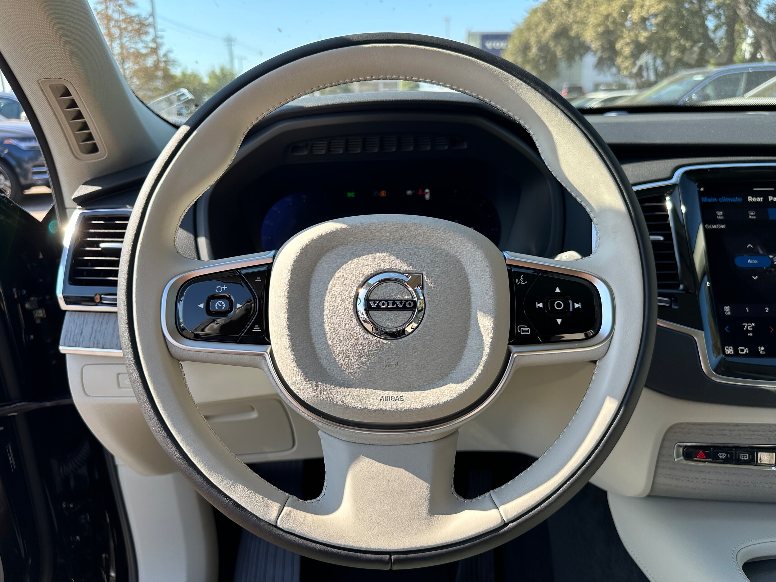Vehicle image 13 of 15