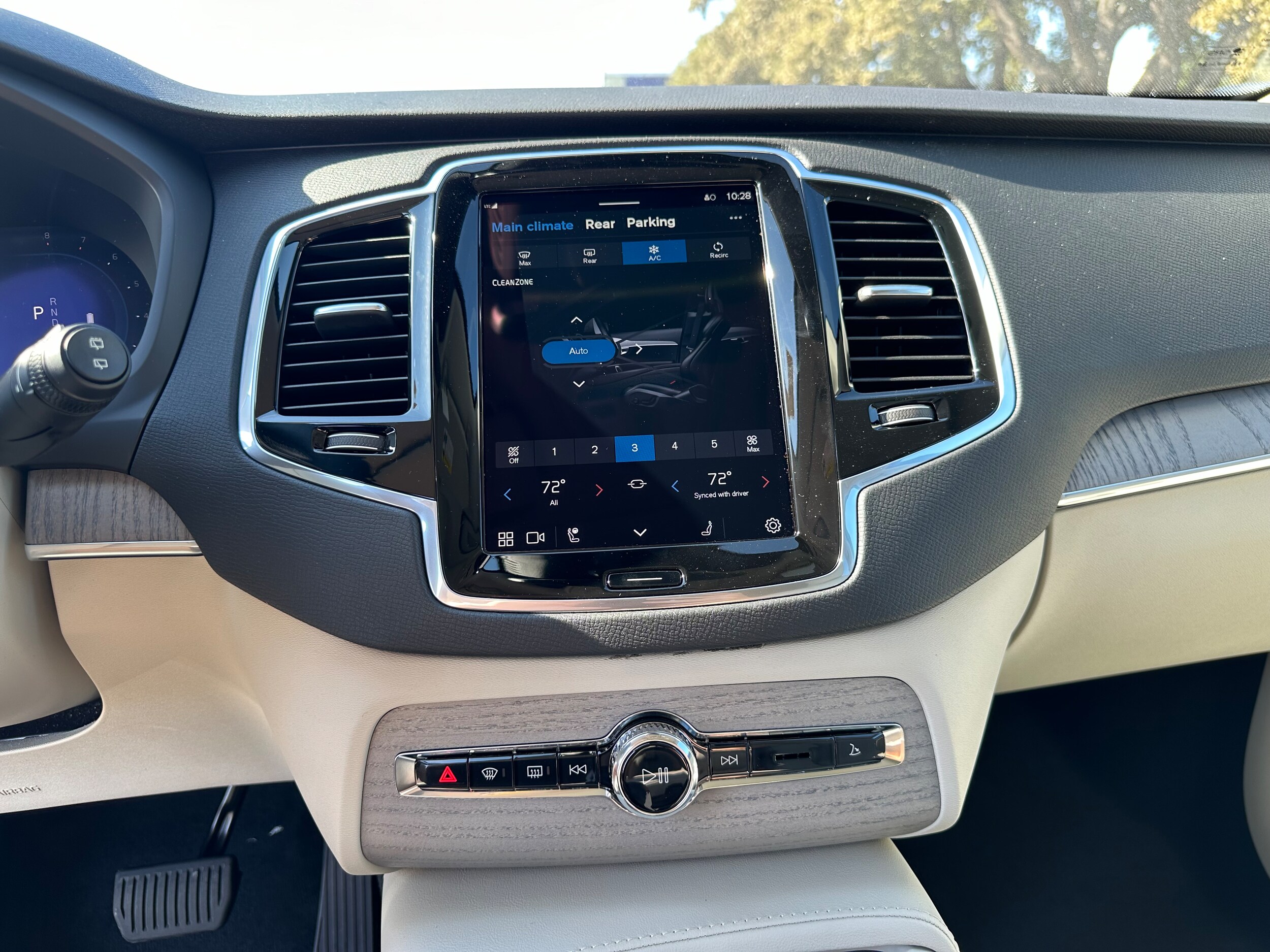 Vehicle image 11 of 15