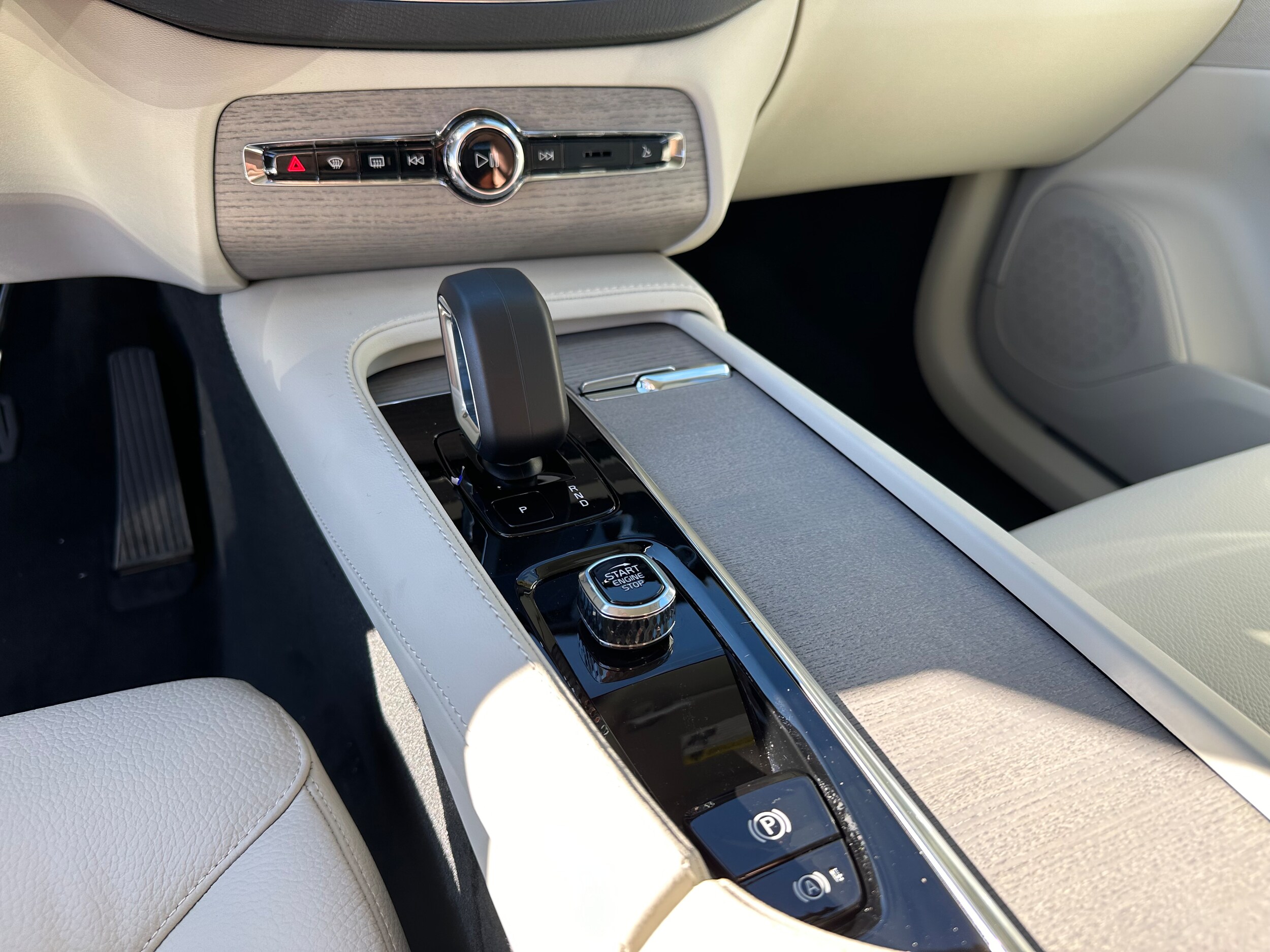 Vehicle image 12 of 16