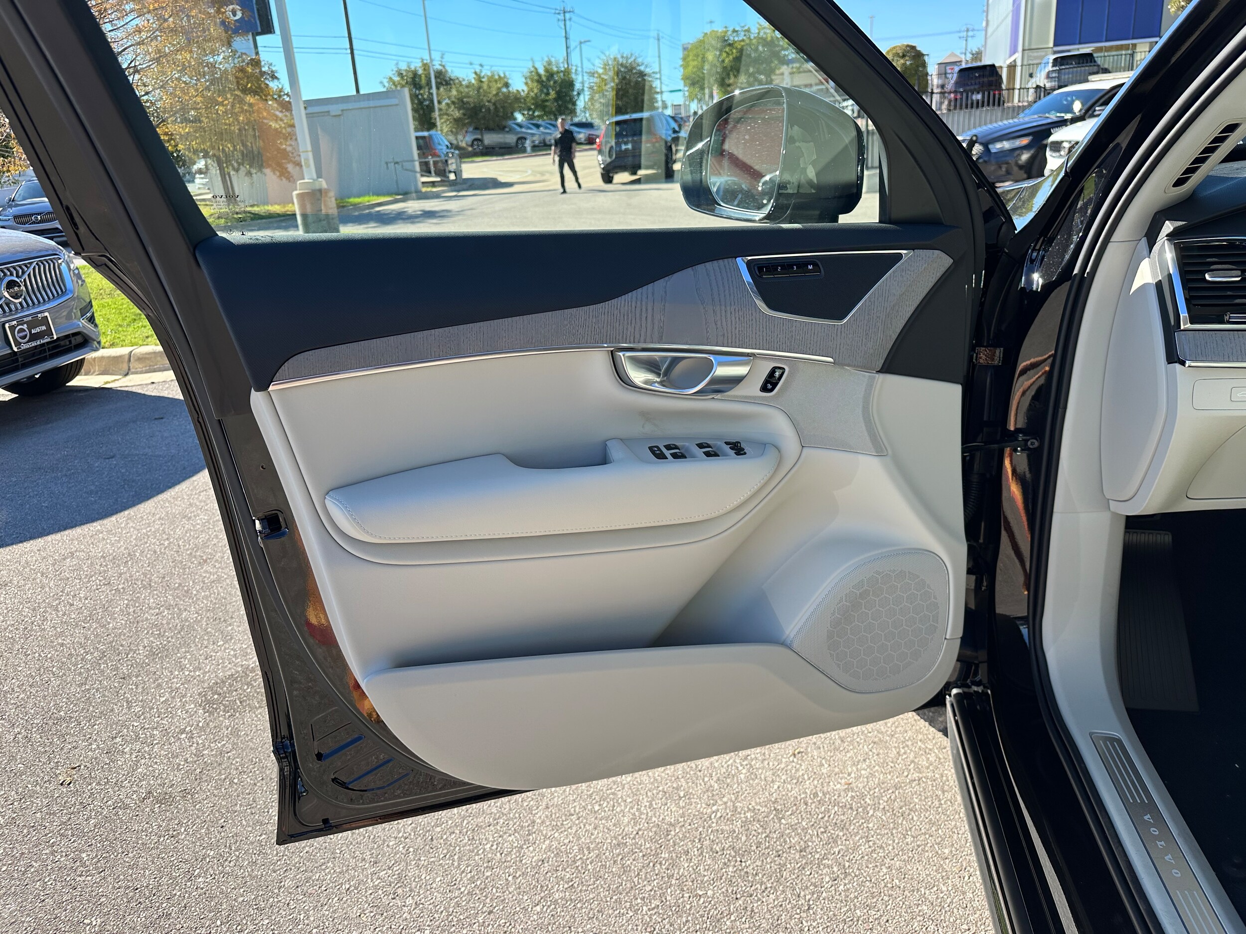 Vehicle image 15 of 16