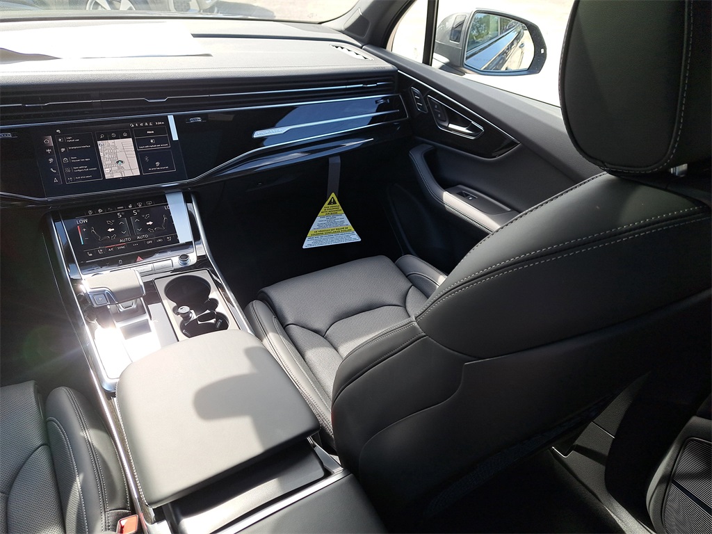 2026 Audi Q7 Prestige Image 28 of 32