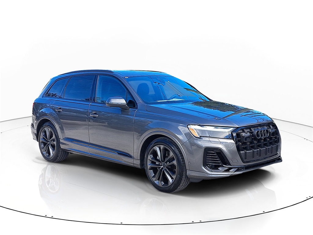 2026 Audi Q7 Prestige Image 2 of 32