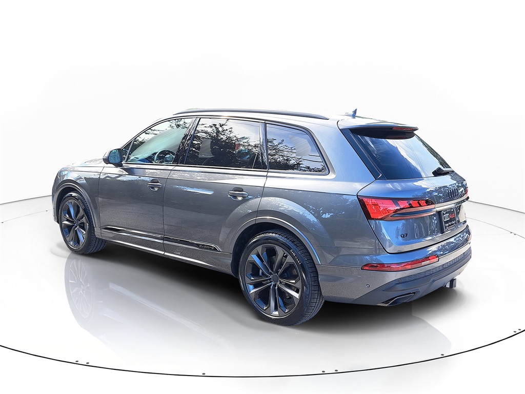 2026 Audi Q7 Prestige Image 4 of 32