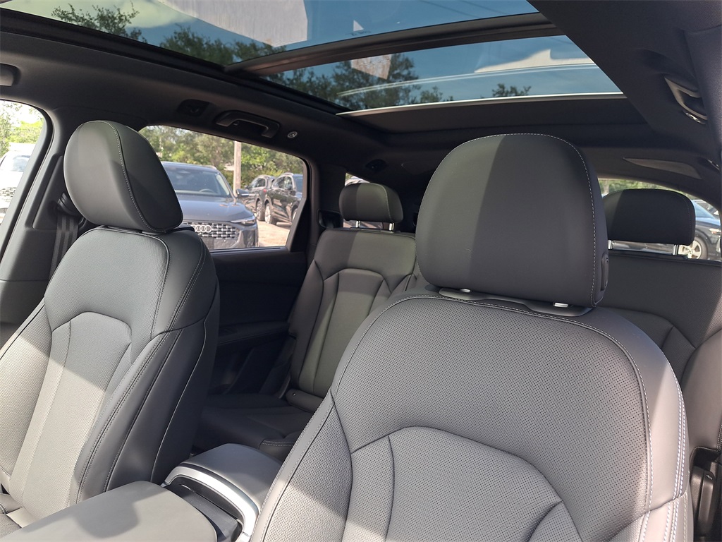 2026 Audi Q7 Prestige Image 8 of 32