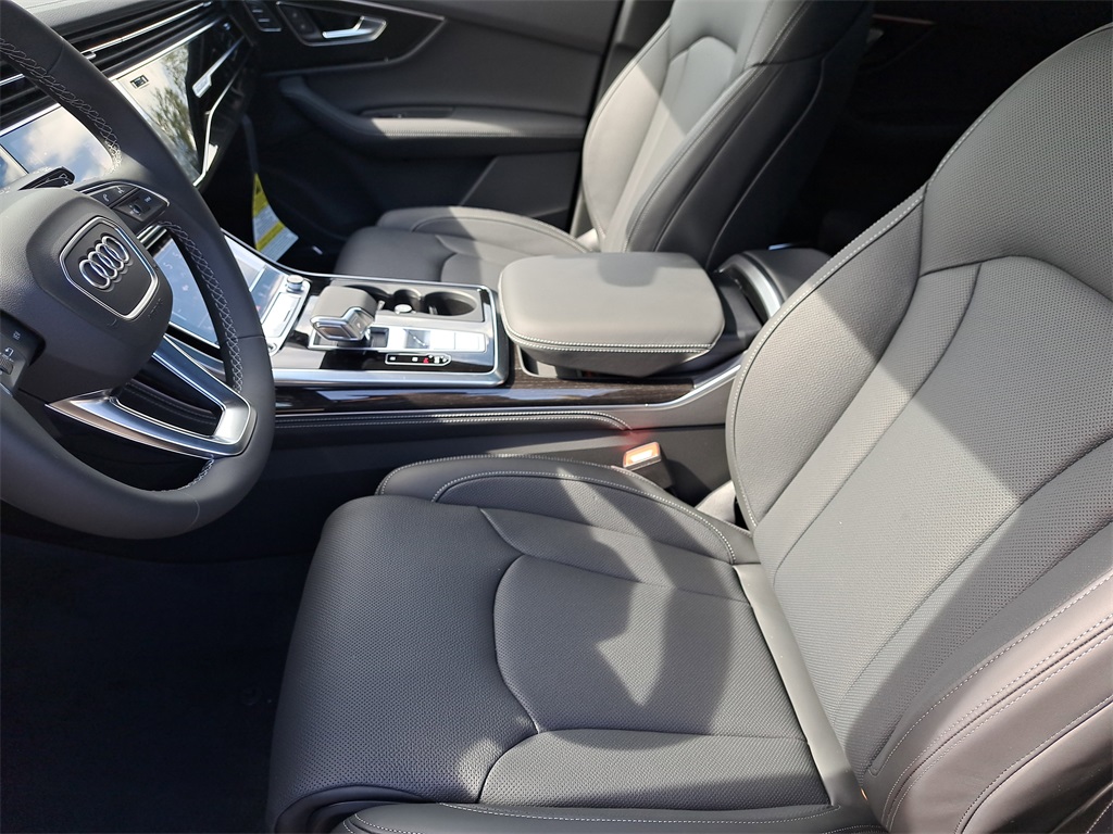 2026 Audi Q7 Prestige Image 25 of 32