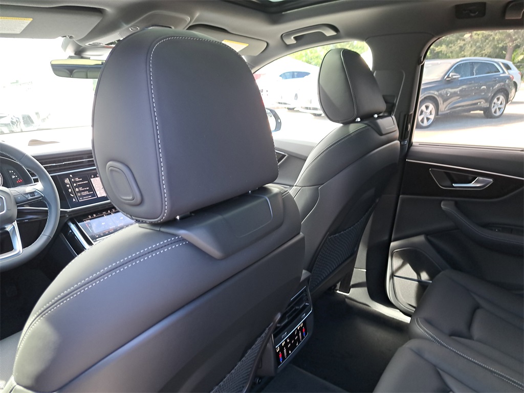 2026 Audi Q7 Prestige Image 30 of 32