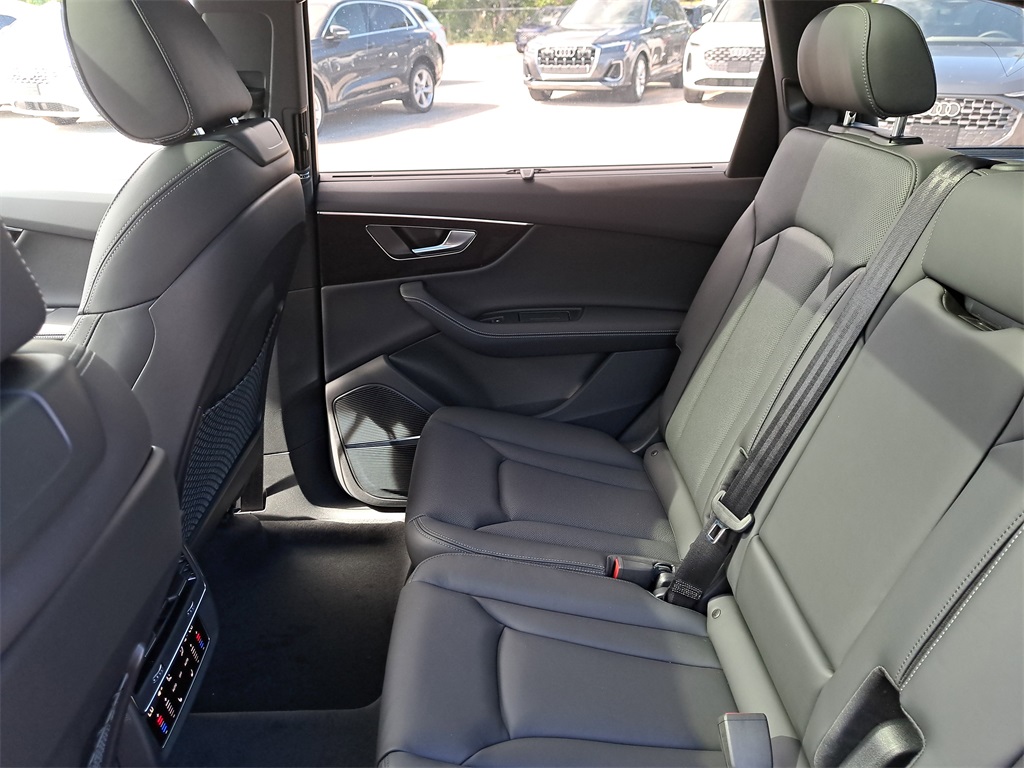 2026 Audi Q7 Prestige Image 7 of 32