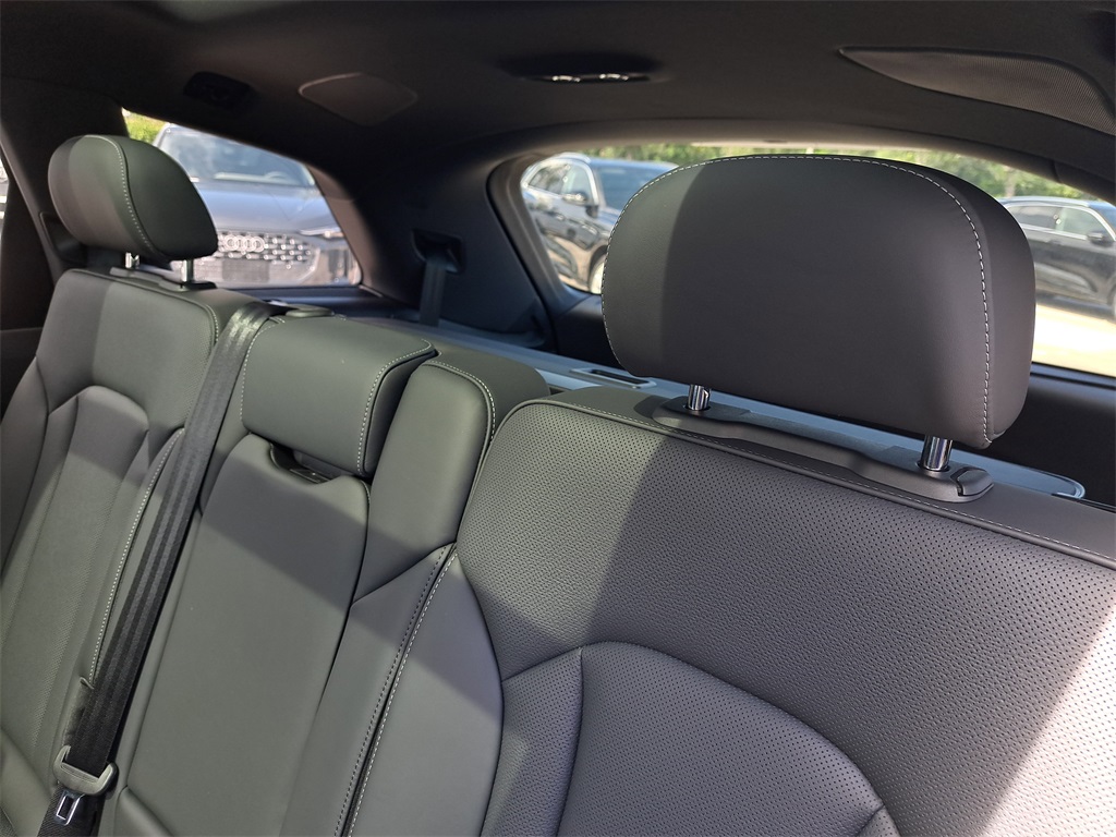 2026 Audi Q7 Prestige Image 9 of 32
