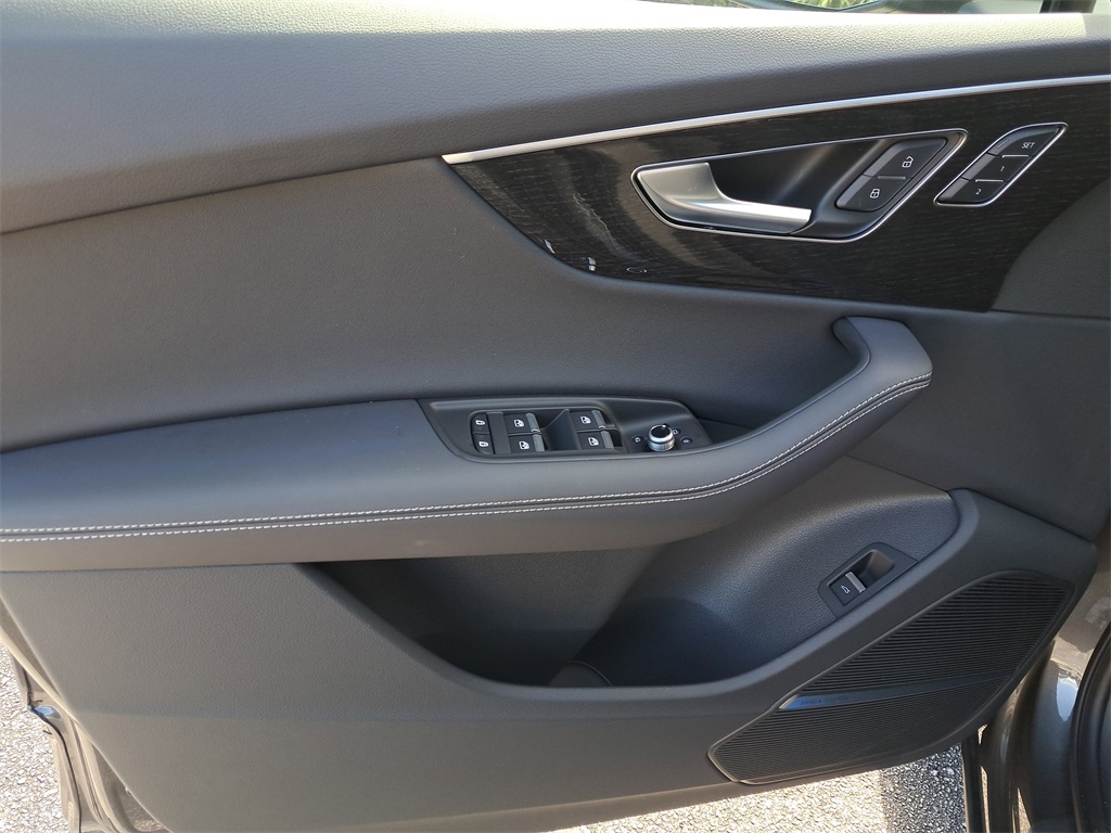 2026 Audi Q7 Prestige Image 20 of 32