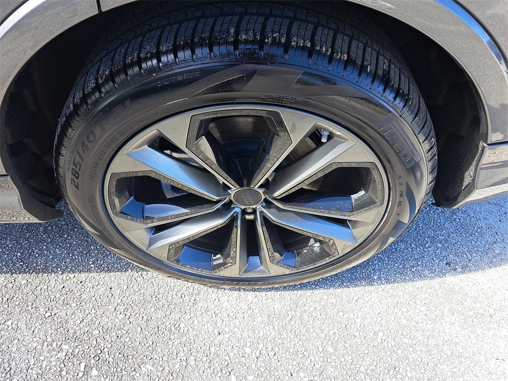 2026 Audi Q7 Prestige Image 5 of 32