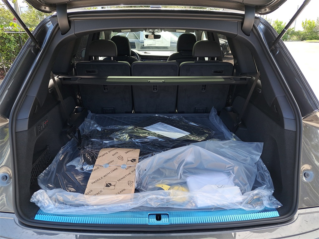 2026 Audi Q7 Prestige Image 6 of 32