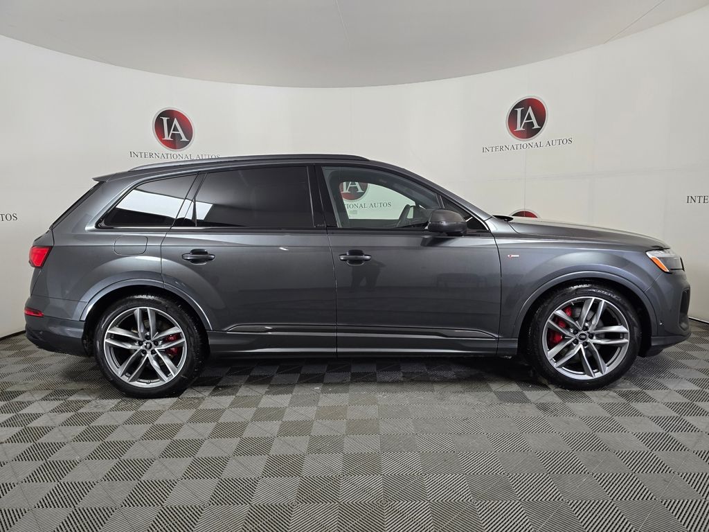 2026 Audi Q7 Prestige Image 3 of 39