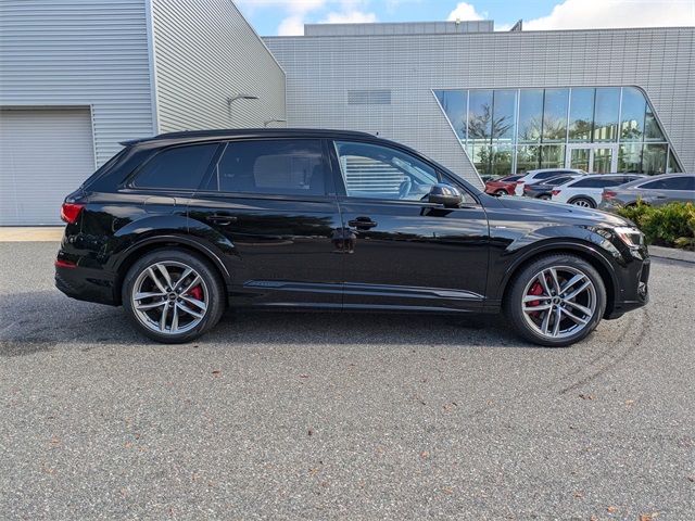 2026 Audi Q7 Prestige Image 4 of 30